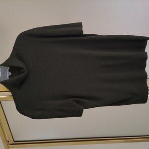 Shirt sleeve, dark green Judith Hart top. Very comfortable!